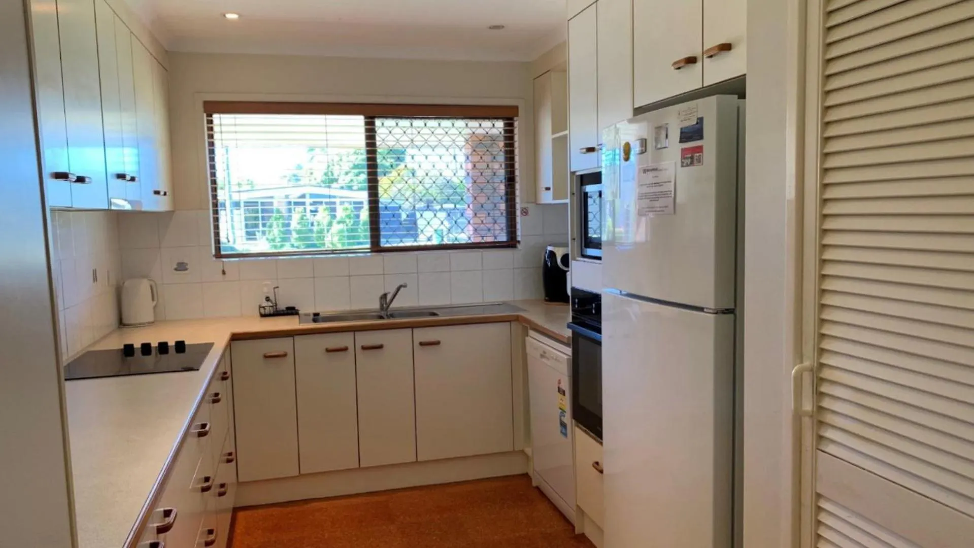 Сasa de vacaciones Lowset Pet Friendly Home, With Room For A Boat, Palm Ave, Bongaree Bellara Australia