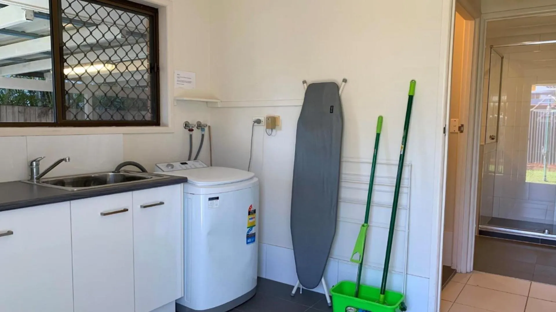 Lowset Pet Friendly Home, With Room For A Boat, Palm Ave, Bongaree Bellara بيت للعطل