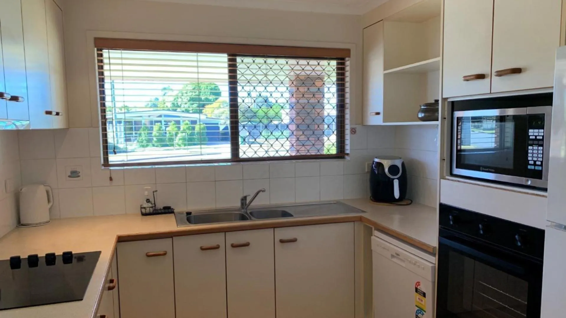 بيت للعطل Lowset Pet Friendly Home, With Room For A Boat, Palm Ave, Bongaree Bellara